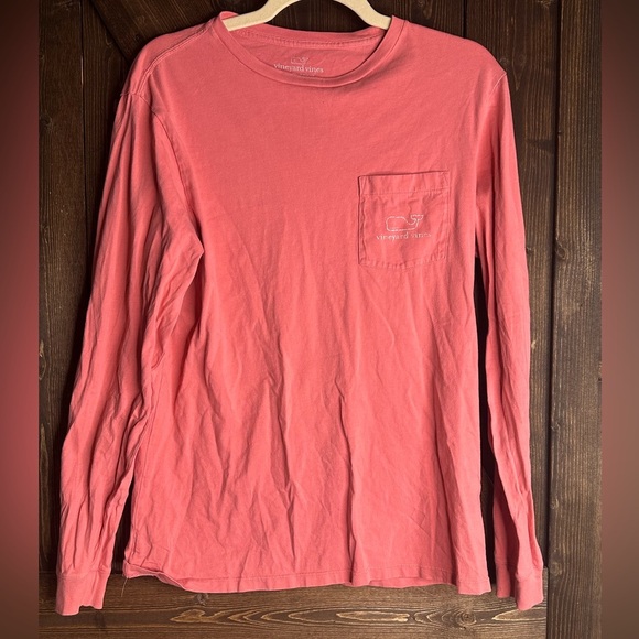 Vineyard Vines Tops - Vineyard vines•long sleeve Tee•pocket•Color PINK•pre-Loved Good condition•Small
